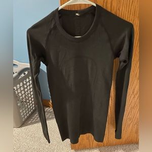 Lululemon size 4 swiflty tech long sleeve